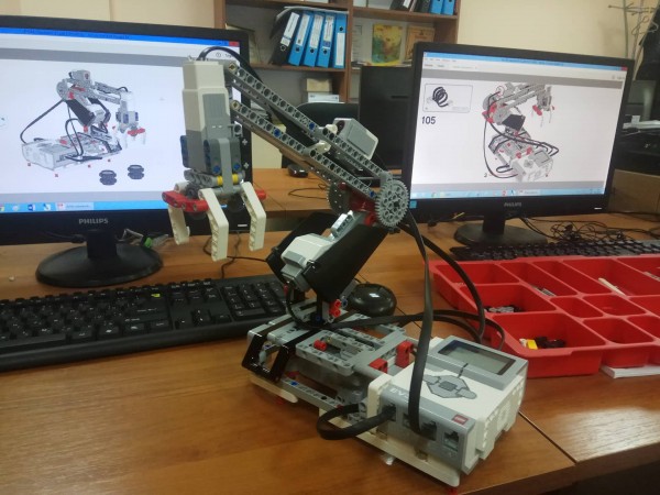 ИКТ Център попълва отбора по роботика и групата по програмиране и ИТ