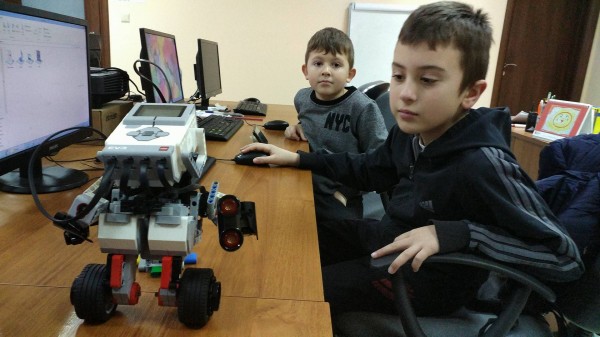 ИКТ Център попълва отбора по роботика и групата по програмиране и ИТ