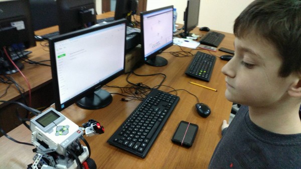 ИКТ Център попълва отбора по роботика и групата по програмиране и ИТ