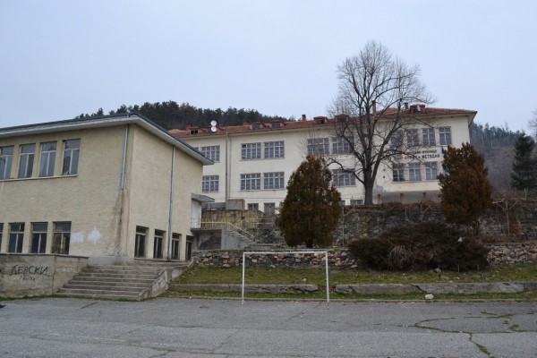 „Първа копка“ за обновяването на пет училища в община Казанлък