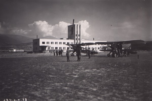 Разказ в снимки за самолетостроенето в Казанлък