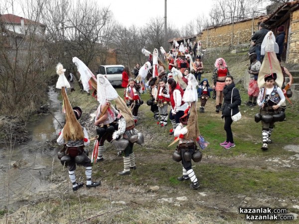Кукери гонят злото от Турия