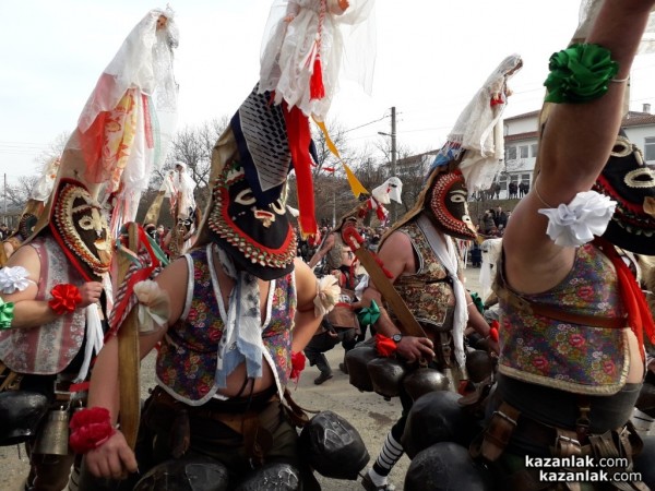 Кукери гонят злото от Турия