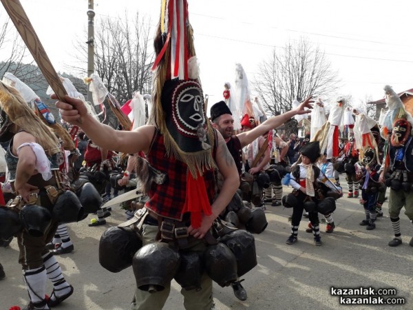 Кукери гонят злото от Турия