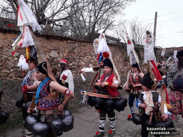 Кукери гонят злото от Турия