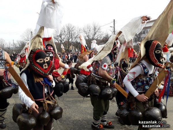 Кукери гонят злото от Турия