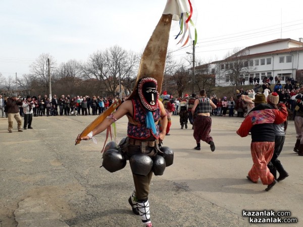 Кукери гонят злото от Турия