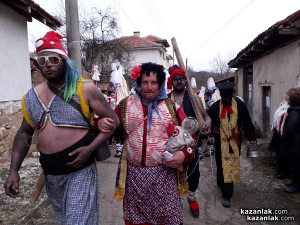 Кукери гонят злото от Турия