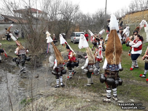 Кукери гонят злото от Турия