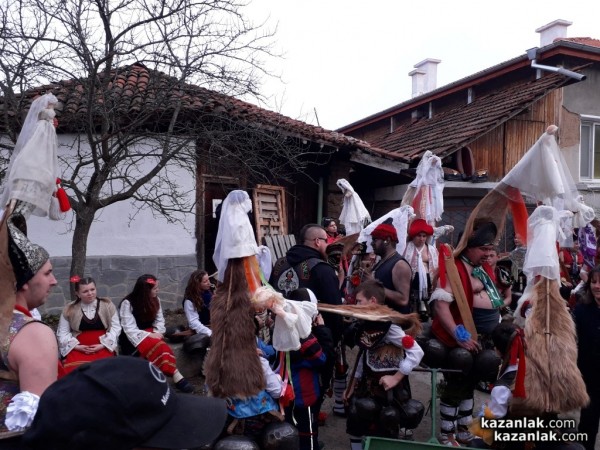 Кукери гонят злото от Турия