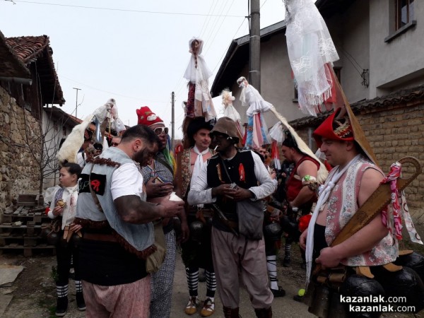 Кукери гонят злото от Турия