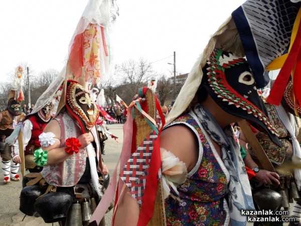 Кукери гонят злото от Турия