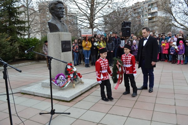Казанлък се поклони пред подвига на Апостола на Свободата