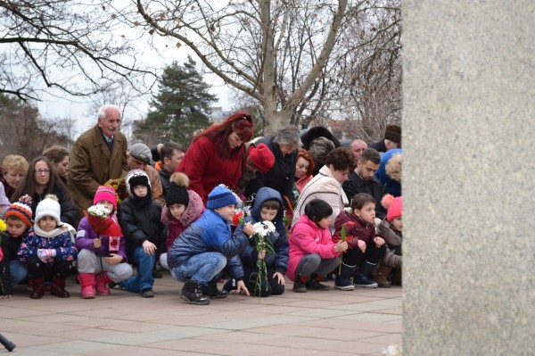 Казанлък се поклони пред подвига на Апостола на Свободата