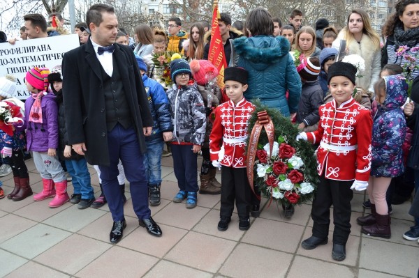 Казанлък се поклони пред подвига на Апостола на Свободата