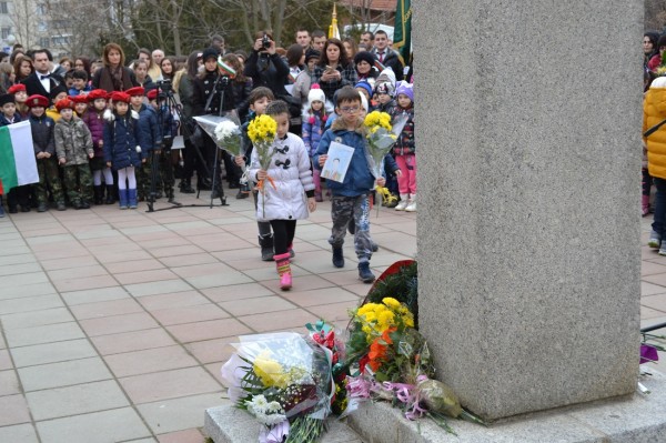 Казанлък се поклони пред подвига на Апостола на Свободата