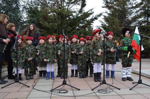 Казанлък се поклони пред подвига на Апостола на Свободата