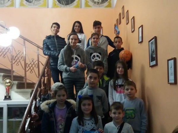 Енинските малчугани почетоха паметта на Апостола с богата програма