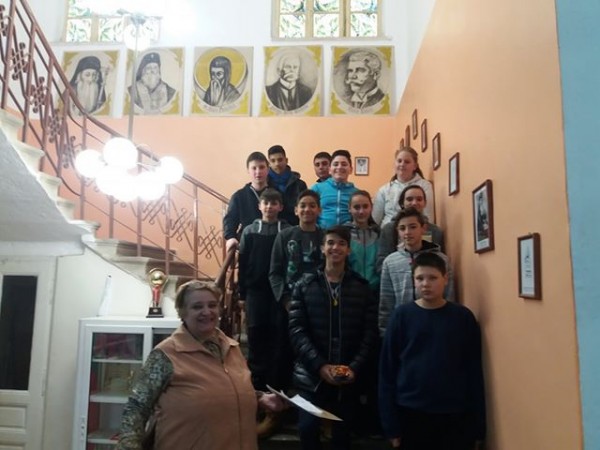 Енинските малчугани почетоха паметта на Апостола с богата програма