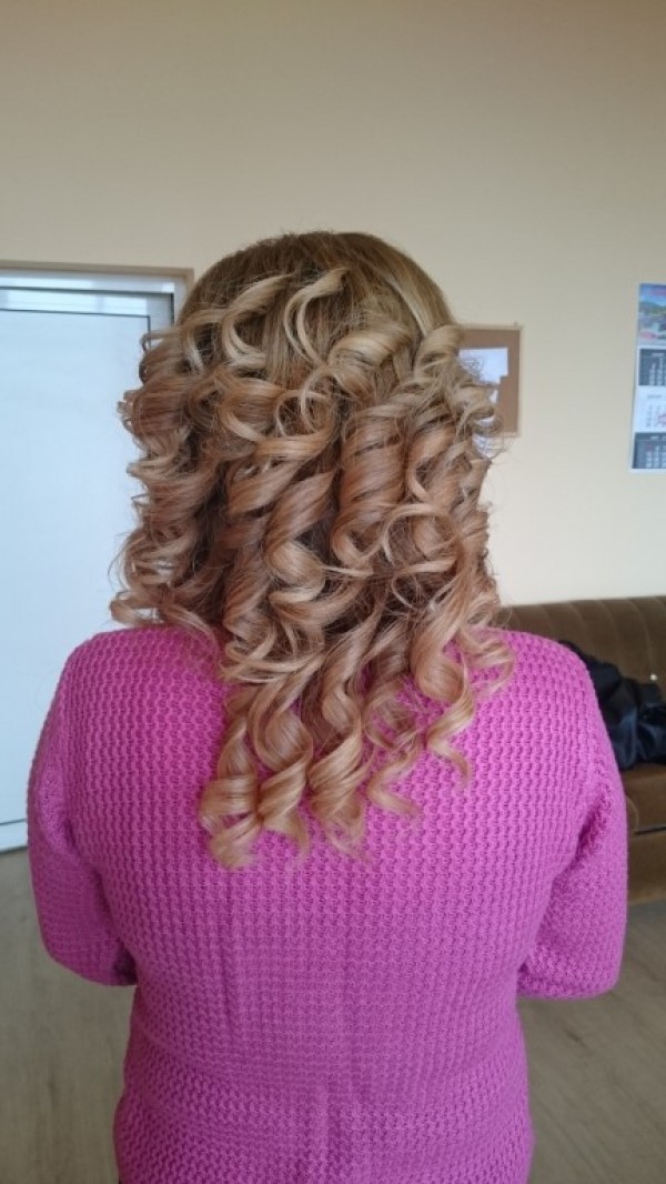 Модерни прически сътвориха в ПГ “Академик Петко Стайнов“