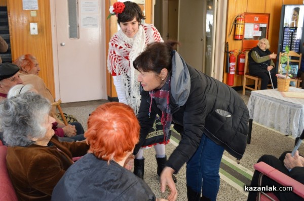 Мартенички и усмивки в Дома за стари хора