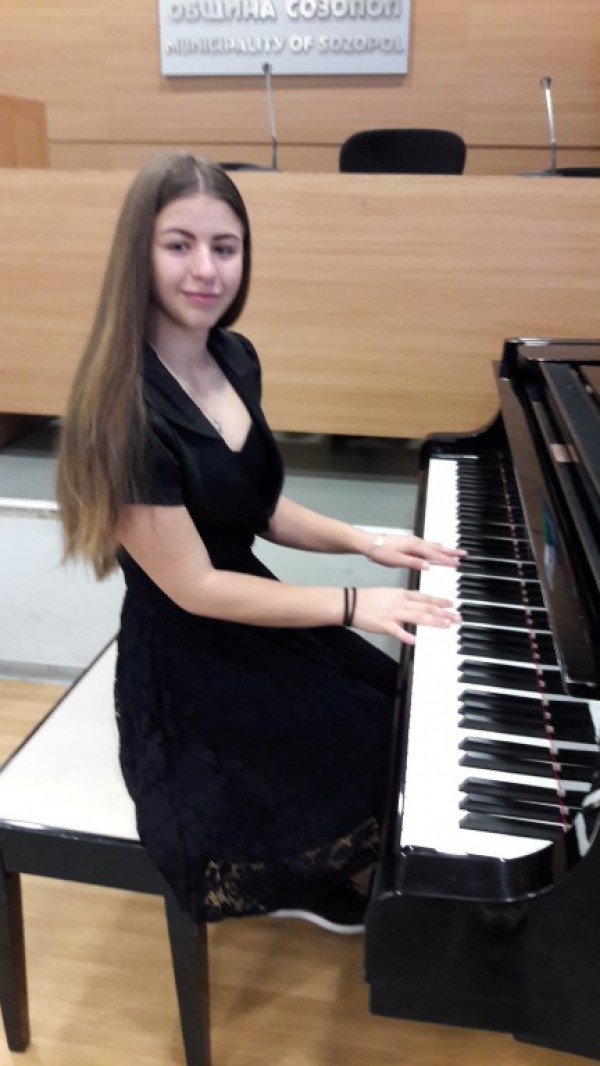 Нов блестящ успех за учениците от клавирния клас на Елена Юлиянова