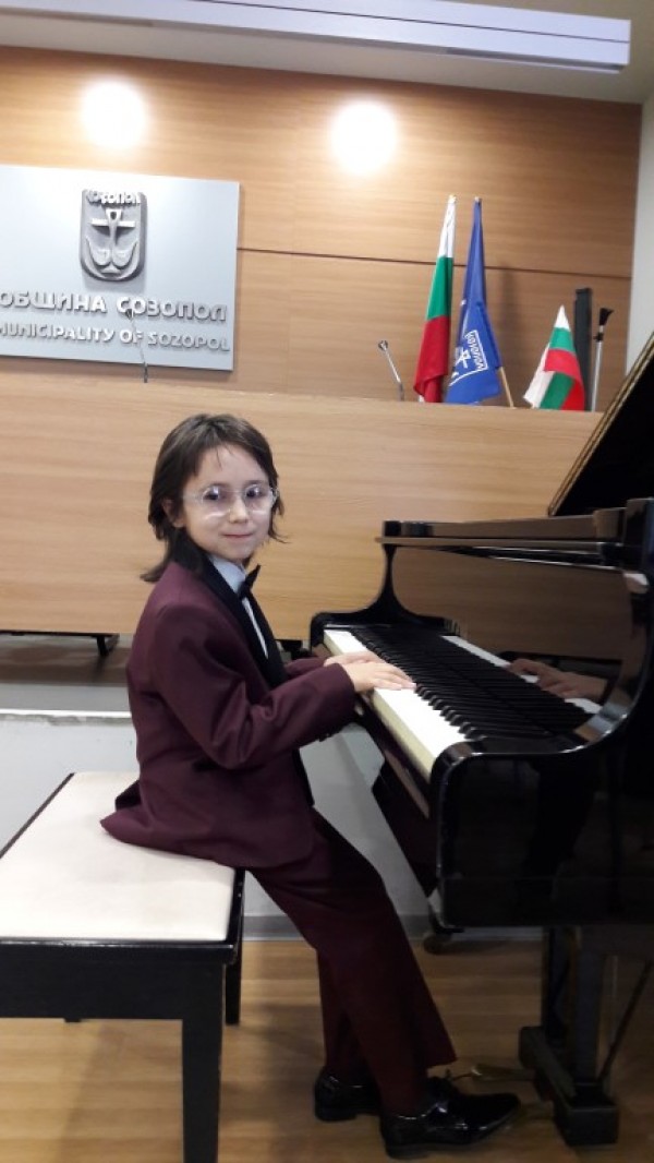 Нов блестящ успех за учениците от клавирния клас на Елена Юлиянова