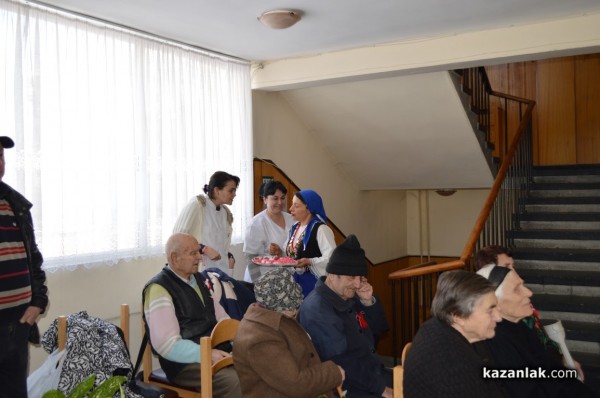 Мартенички и усмивки в Дома за стари хора