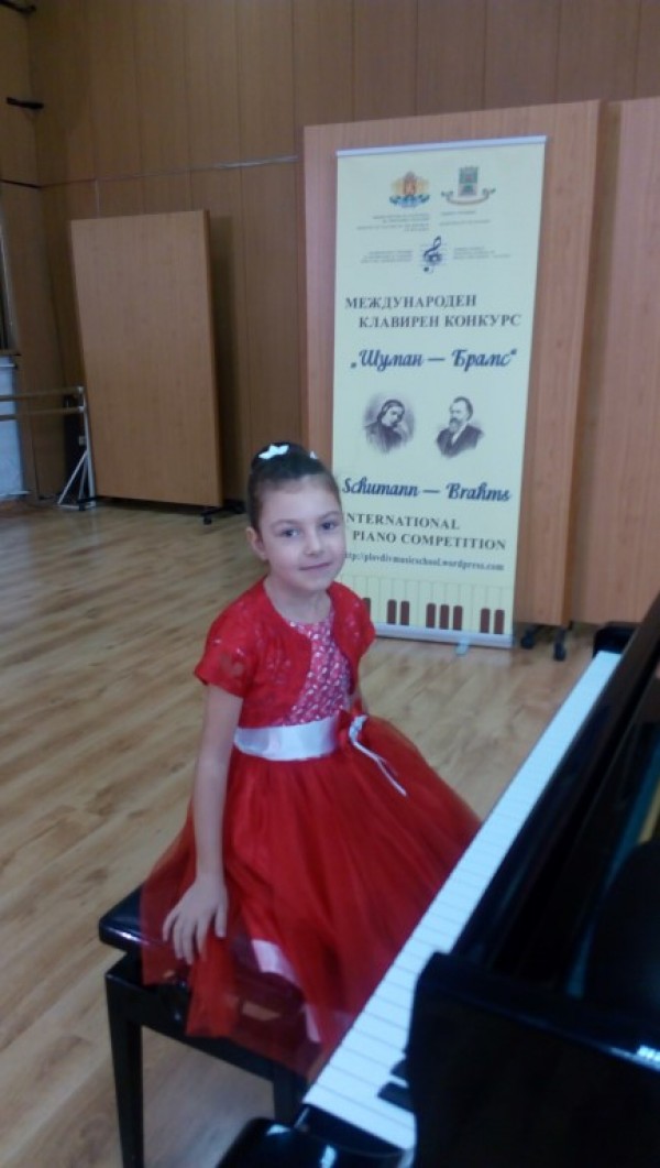 Нов блестящ успех за учениците от клавирния клас на Елена Юлиянова