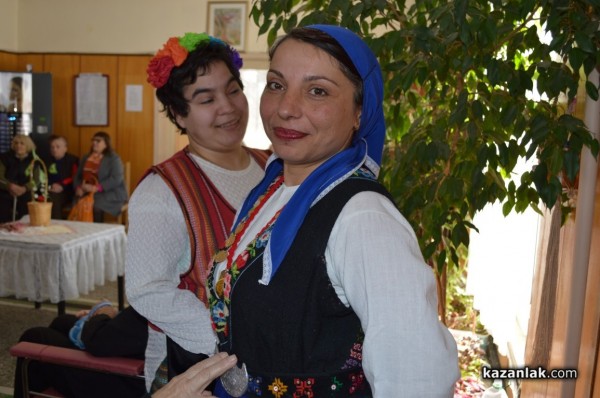 Мартенички и усмивки в Дома за стари хора