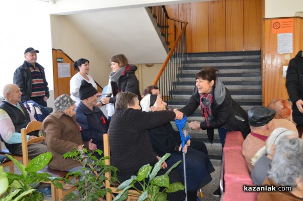 Мартенички и усмивки в Дома за стари хора