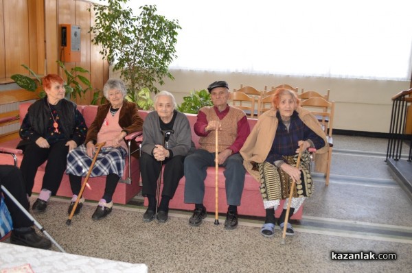 Мартенички и усмивки в Дома за стари хора