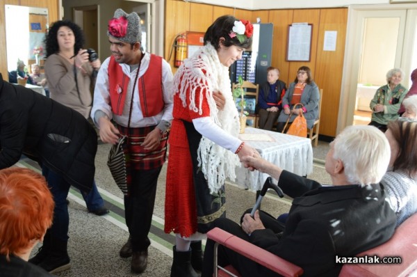 Мартенички и усмивки в Дома за стари хора