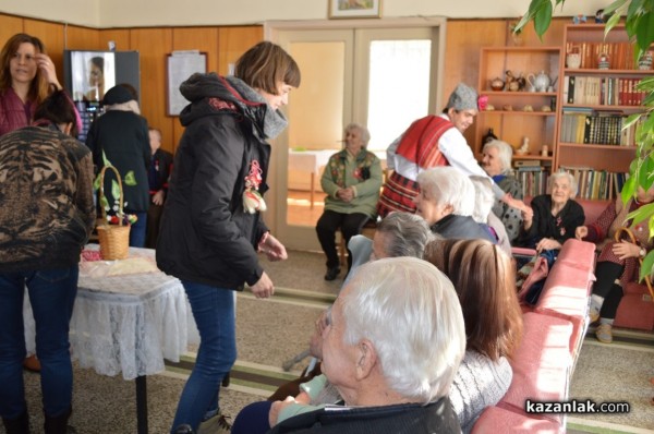 Мартенички и усмивки в Дома за стари хора