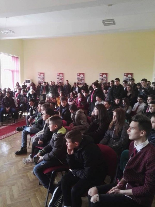 Дружество “Традиция“ показаха на ученици “Оживялата история“