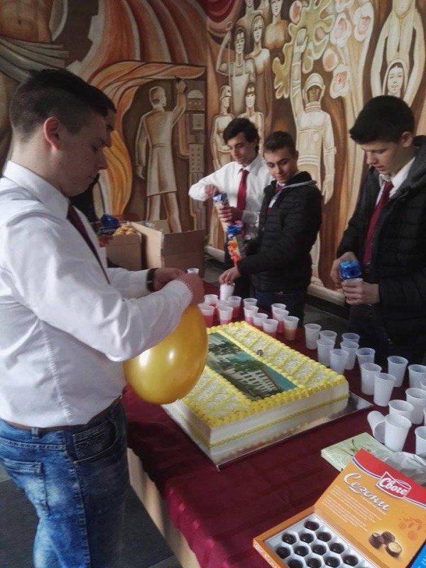 Дружество “Традиция“ показаха на ученици “Оживялата история“