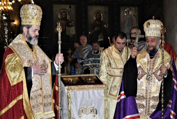 С тържествен молебен отбелязаха рождения ден на митрополит Киприян