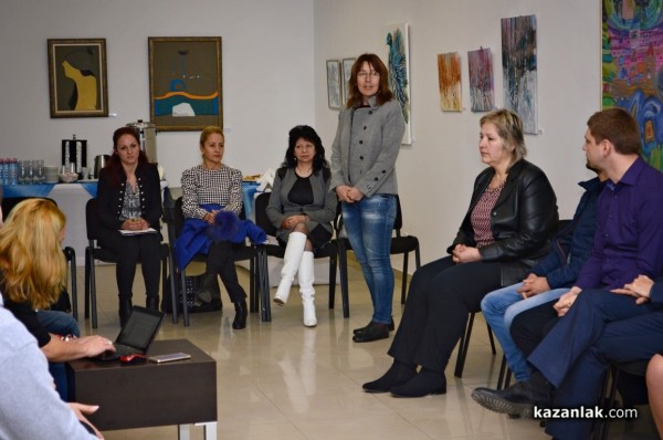 Община Казанлък и Общинския съвет на среща с младежта / видео