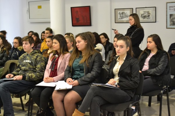 Среща на младите с местната управа