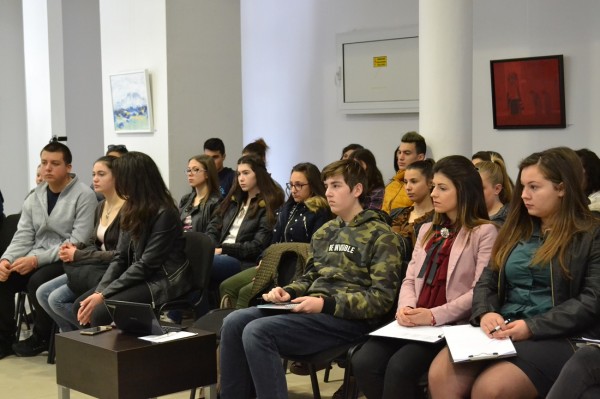 Среща на младите с местната управа