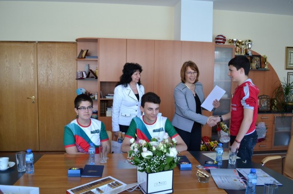 Кметът на Казанлък поздрави математиците – медалисти от Тайланд