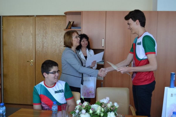 Кметът на Казанлък поздрави математиците – медалисти от Тайланд