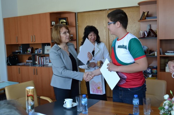 Кметът на Казанлък поздрави математиците – медалисти от Тайланд