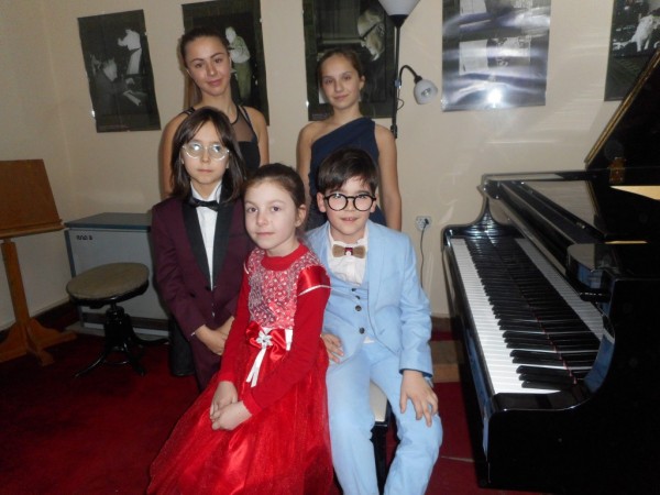 Седем награди за пианистите на Елена Юлиянова в Шумен