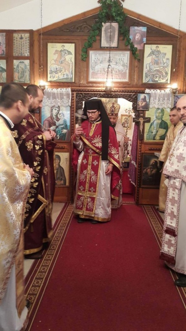 Старозагорският митрополит отслужи литургия в църквата в Осетеново