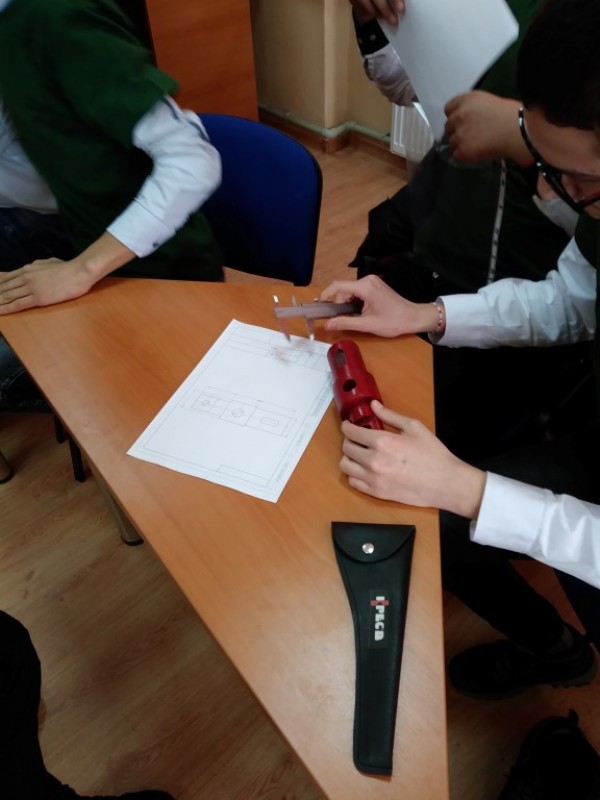 Технически предизвикателства за учениците на  ПГ „Иван Хаджиенов“