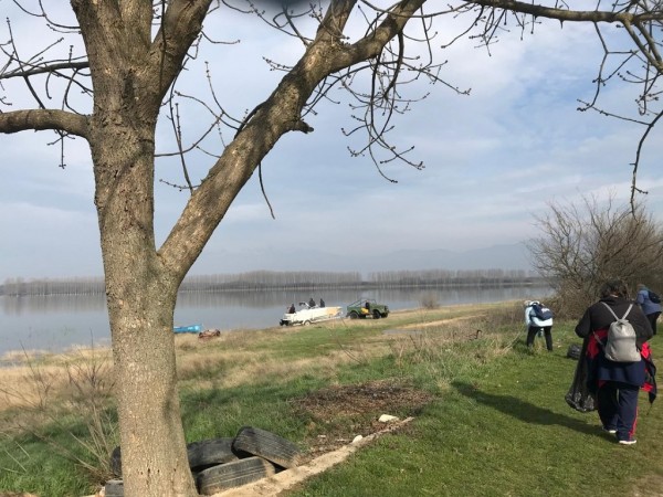 Малцина последваха призива на Общината „Да почистим  язовир „Копринка“