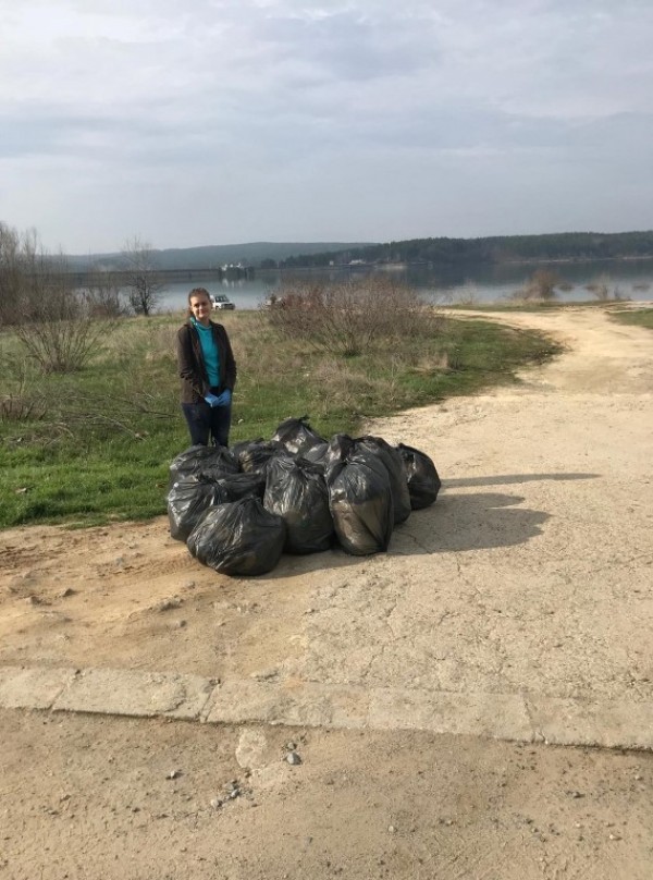 Малцина последваха призива на Общината „Да почистим  язовир „Копринка“