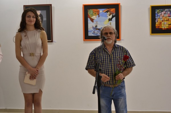 Царица Роза 2017 Цветелина Илиева подари на казанлъчани първата си самостоятелна изложб