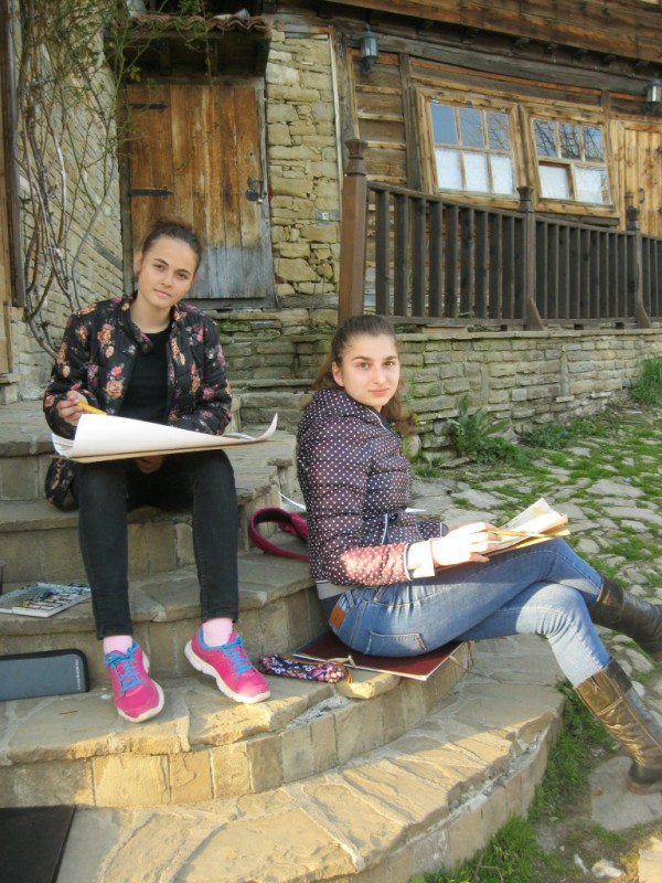 Школа Арт линия с изложба от пленер в Жеравна